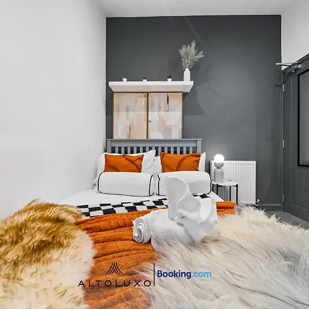 Ferienhaus Inviting Deluxe Ideal For Group Family By Altoluxo Bristol