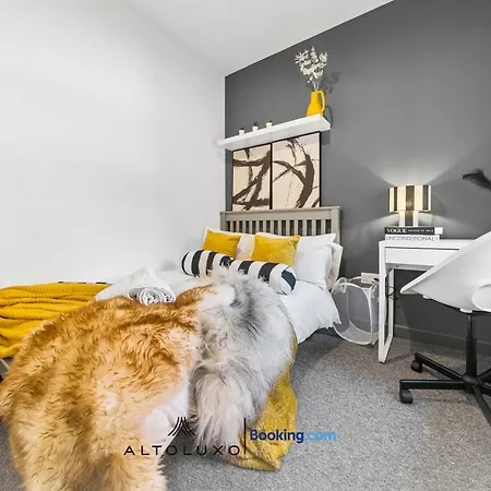 Inviting Deluxe Ideal For Group Family By Altoluxo * Bristol