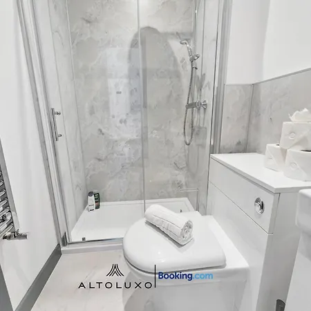 Ferienhaus Inviting Deluxe Ideal For Group Family By Altoluxo Bristol