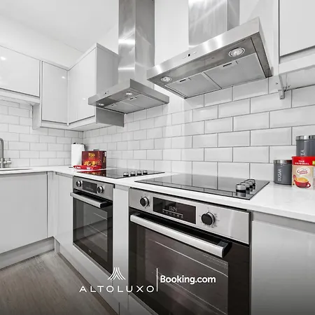 Inviting Deluxe Ideal For Group Family By Altoluxo * Bristol