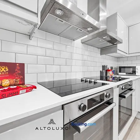 Inviting Deluxe Ideal For Group Family By Altoluxo Ferienhaus Bristol