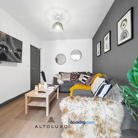 Inviting Deluxe Ideal For Group Family By Altoluxo Ferienhaus Bristol
