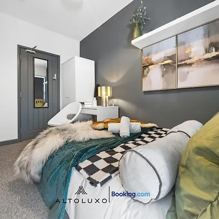 Дом отдыха Inviting Deluxe Ideal For Group Family By Altoluxo *