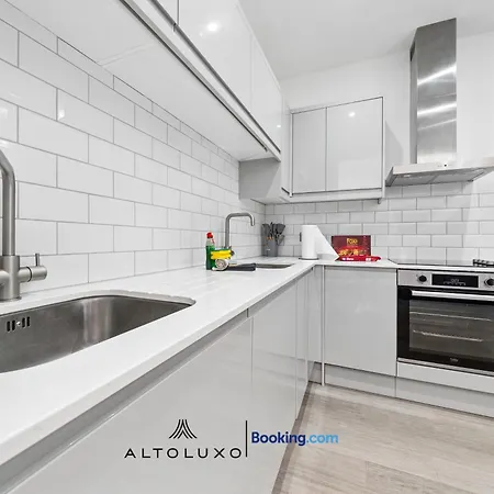 Inviting Deluxe Ideal For Group Family By Altoluxo Дом отдыха Бристоль