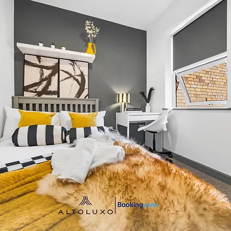 Inviting Deluxe Ideal For Group Family By Altoluxo Бристоль