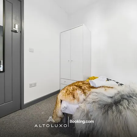 Inviting Deluxe Ideal For Group Family By Altoluxo *
