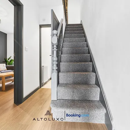 Inviting Deluxe Ideal For Group Family By Altoluxo Дом отдыха Бристоль