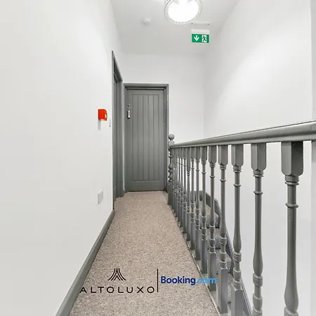 Inviting Deluxe Ideal For Group Family By Altoluxo *
