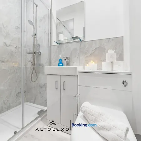 Inviting Deluxe Ideal For Group Family By Altoluxo Ferienhaus