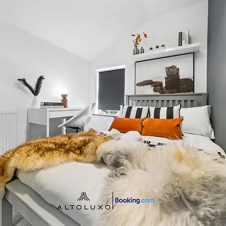 Inviting Deluxe Ideal For Group Family By Altoluxo *