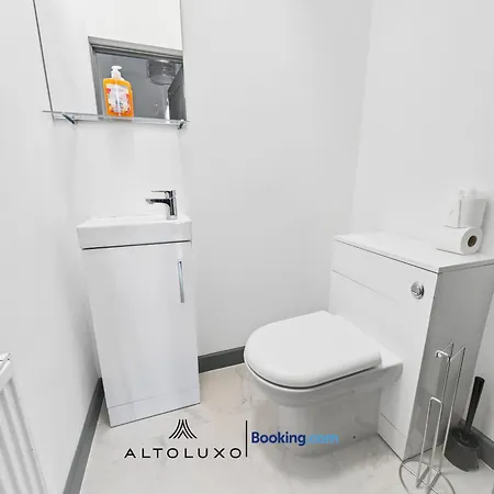 Inviting Deluxe Ideal For Group Family By Altoluxo * Bristol