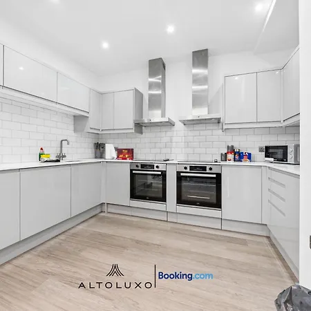 Inviting Deluxe Ideal For Group Family By Altoluxo Дом отдыха Бристоль