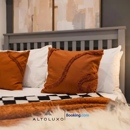 Inviting Deluxe Ideal For Group Family By Altoluxo Ferienhaus