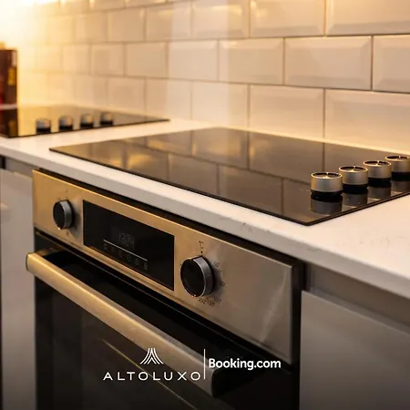 Inviting Deluxe Ideal For Group Family By Altoluxo Ferienhaus Bristol