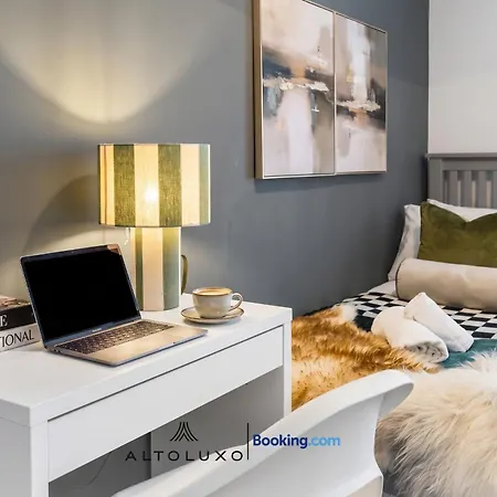 Ferienhaus Inviting Deluxe Ideal For Group Family By Altoluxo Bristol