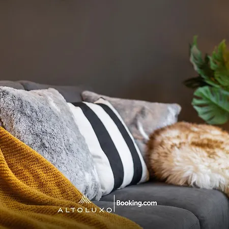 Inviting Deluxe Ideal For Group Family By Altoluxo * Bristol